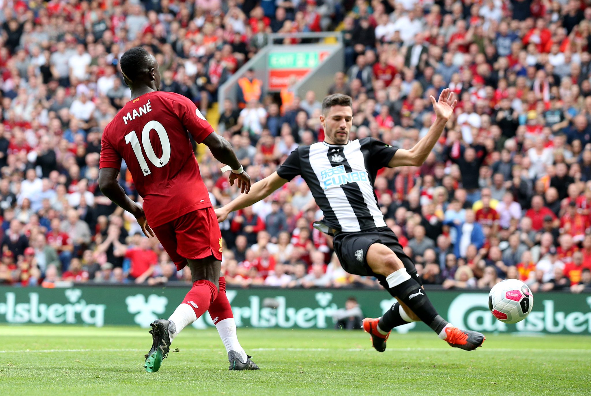 他与家人成 他与家人成